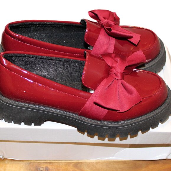 NWT: Burgundy Patent Bowknot Loafers - Sz: EU 40 (US 9-9.5) - Picture 2 of 4